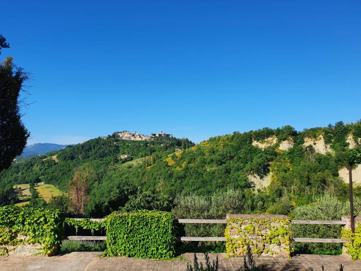 Bed and Breakfast Borgo Cardaneto Монтоне Екстер'єр фото