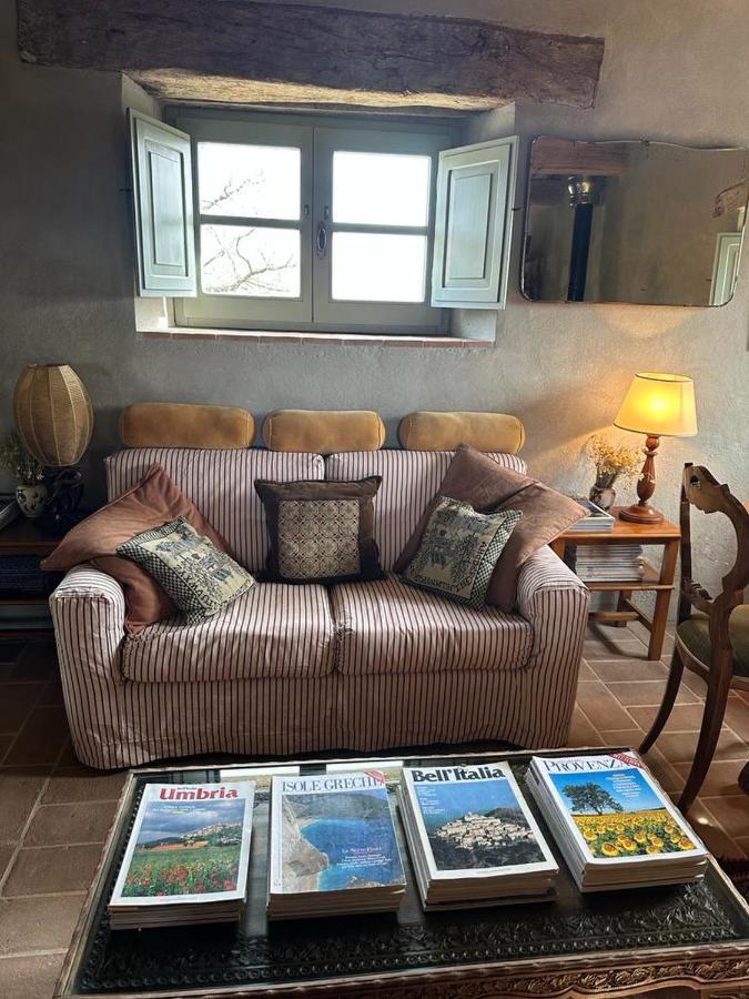 Bed and Breakfast Borgo Cardaneto Монтоне Екстер'єр фото